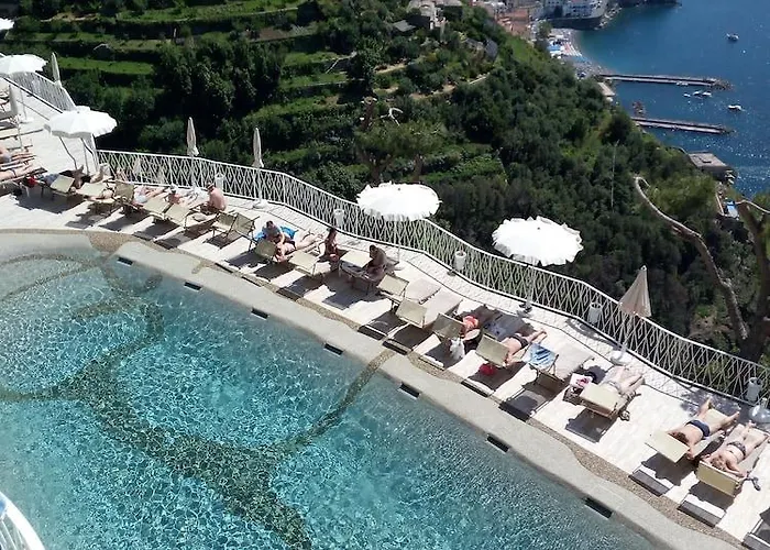 Grand Excelsior Hotel