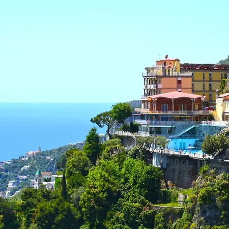 Grand Excelsior Hotel