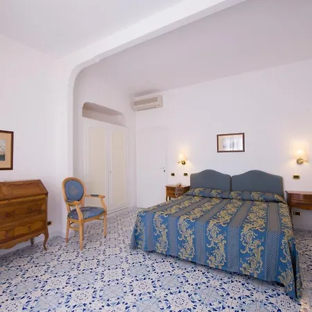 Grand Excelsior Hotel