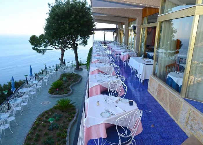 Отель Grand Excelsior 4*